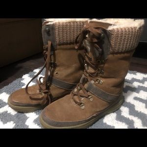 Women’s Bearpaw Boot, Size 9